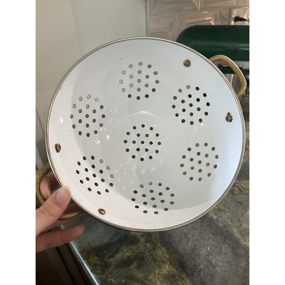 Country Kitchen CottageCore Vintage White Enamel Fruit Colander w Handles decor - Picture 7 of 8
